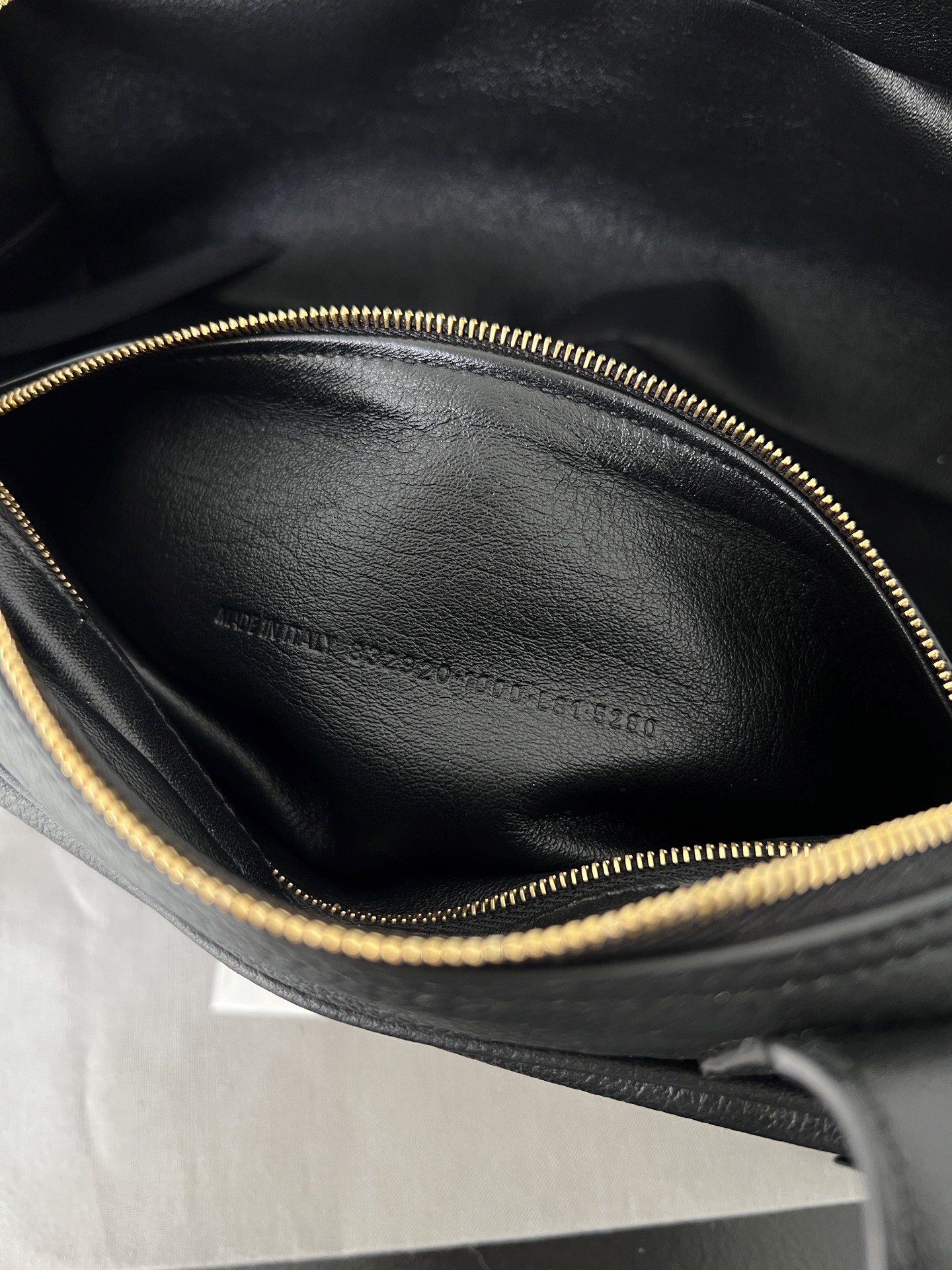 Bagsaaa Ba1en*iaga Carrie Small Bowling Bag in black calfskin - 31cm