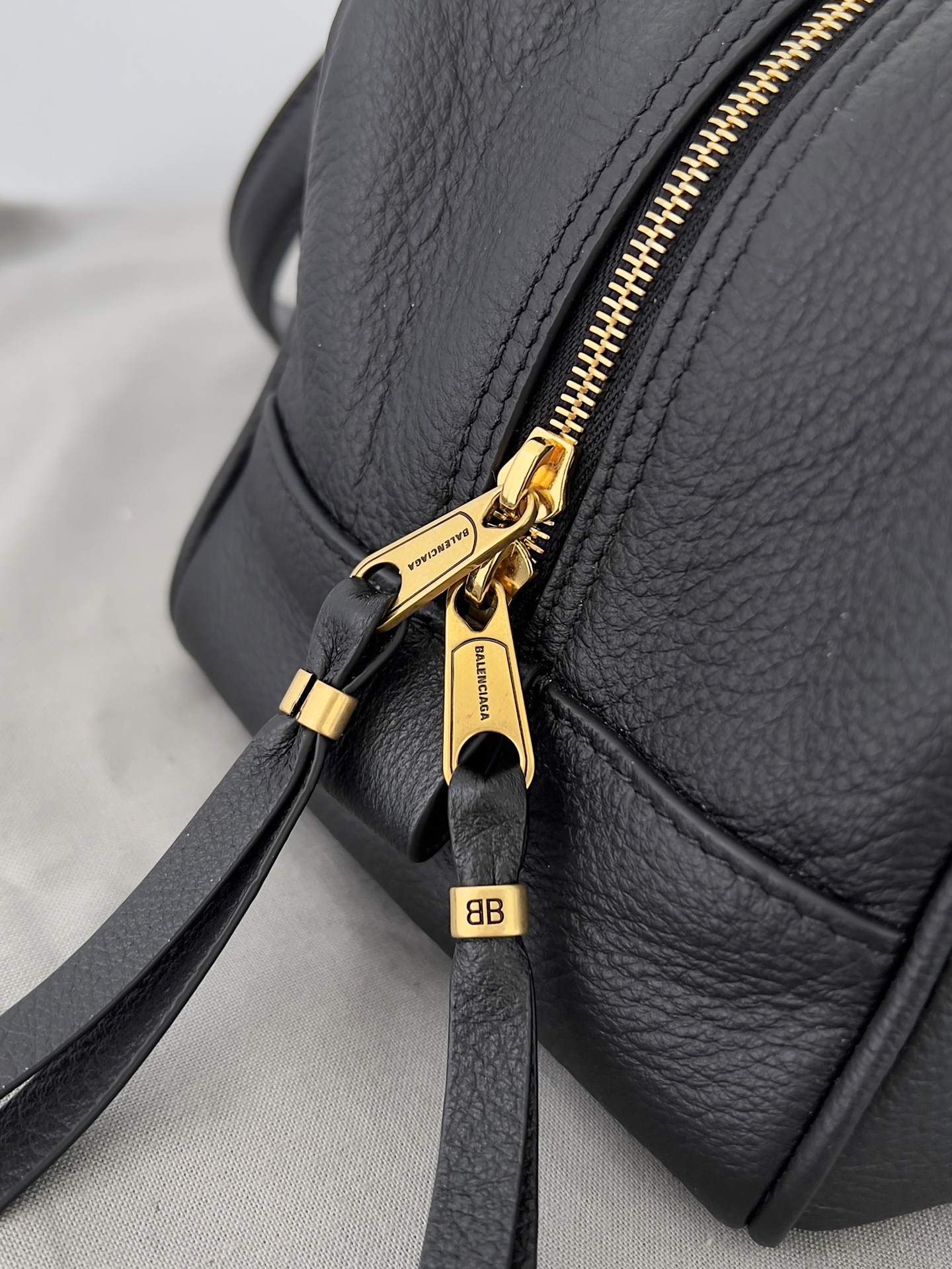 Bagsaaa Ba1en*iaga Carrie Small Bowling Bag in black calfskin - 31cm