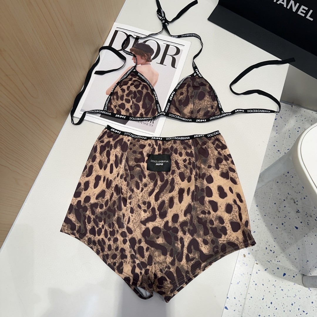 Bagsaaa D&G Swimsuit 01
