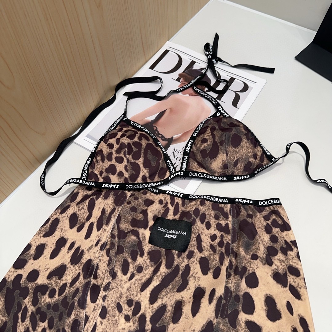 Bagsaaa D&G Swimsuit 01