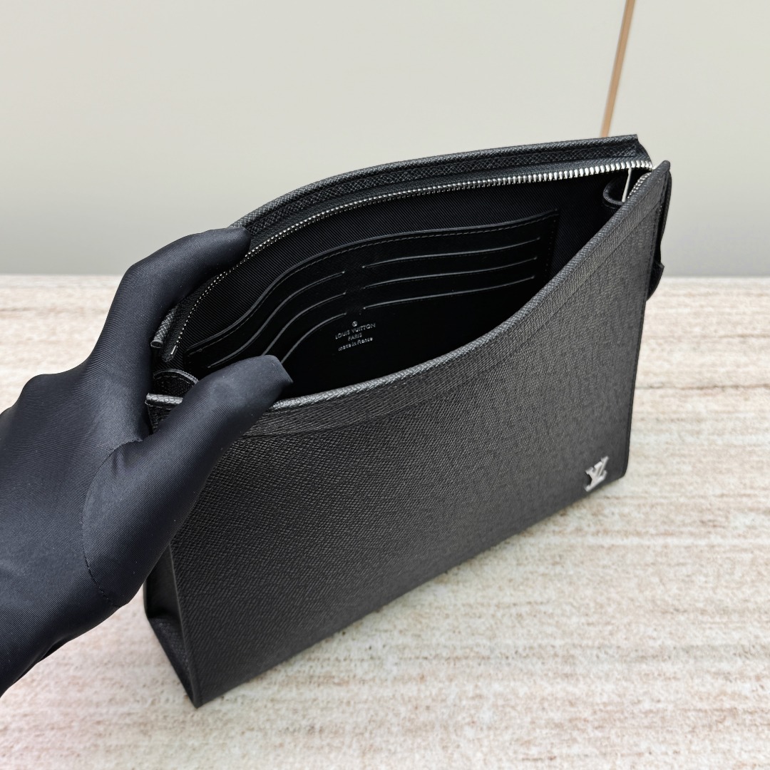 Bagsaaa LV M30450 Pochette Voyage Black - 27 x 21 x 6 cm