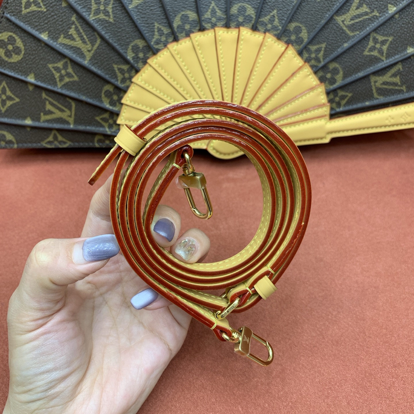 Bagsaaa M14804 Fashion Show LV Fan - 37 x 19 x 6 cm