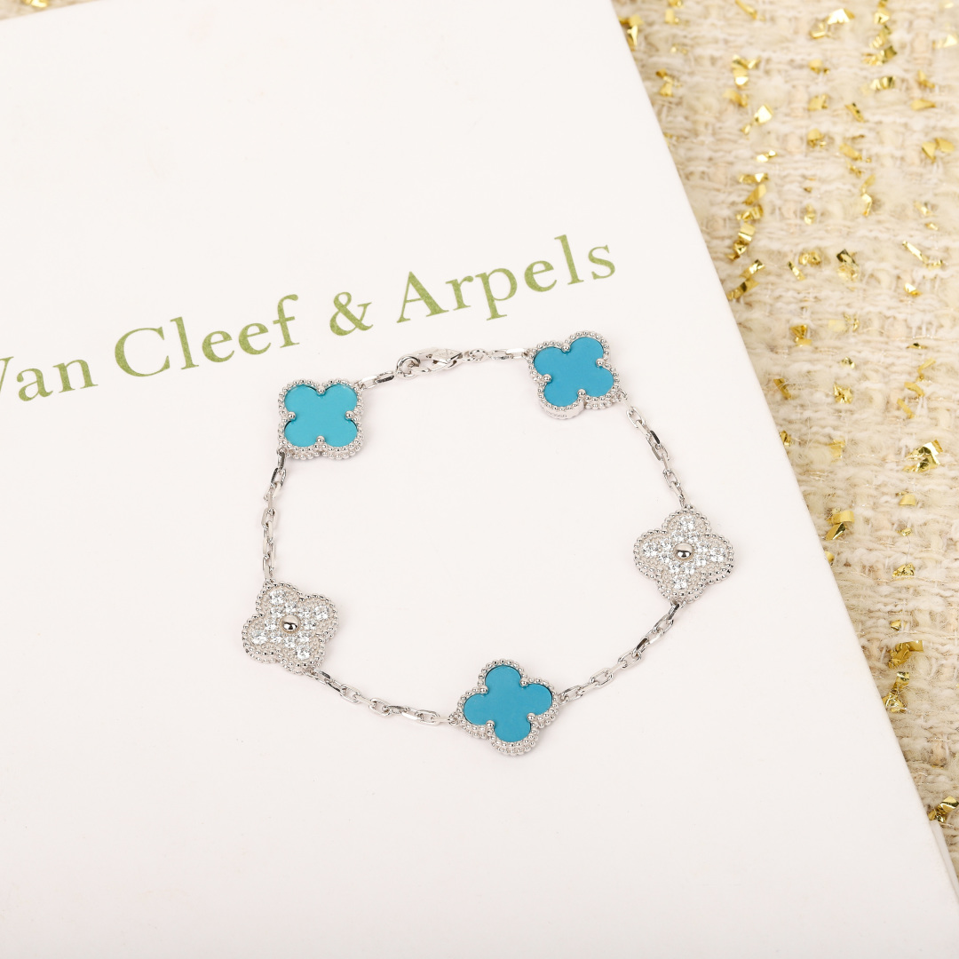 Bagsaaa VCA Bracelet 09