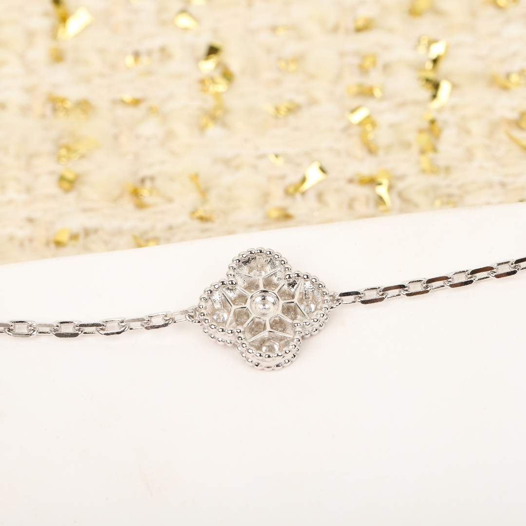 Bagsaaa VCA Bracelet 09