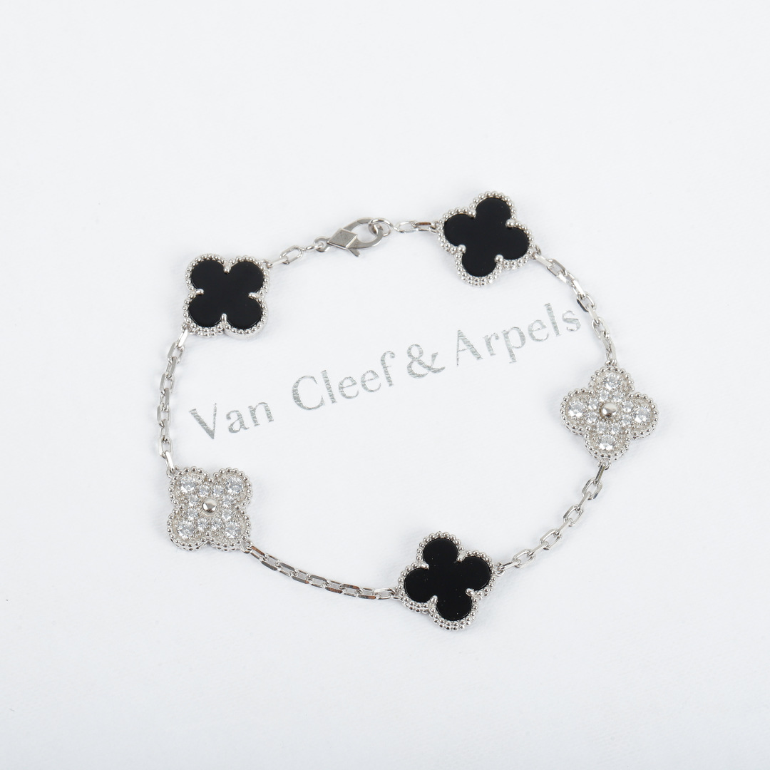 Bagsaaa VCA Bracelet 08
