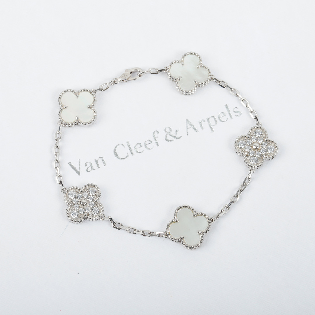 Bagsaaa VCA Bracelet 11