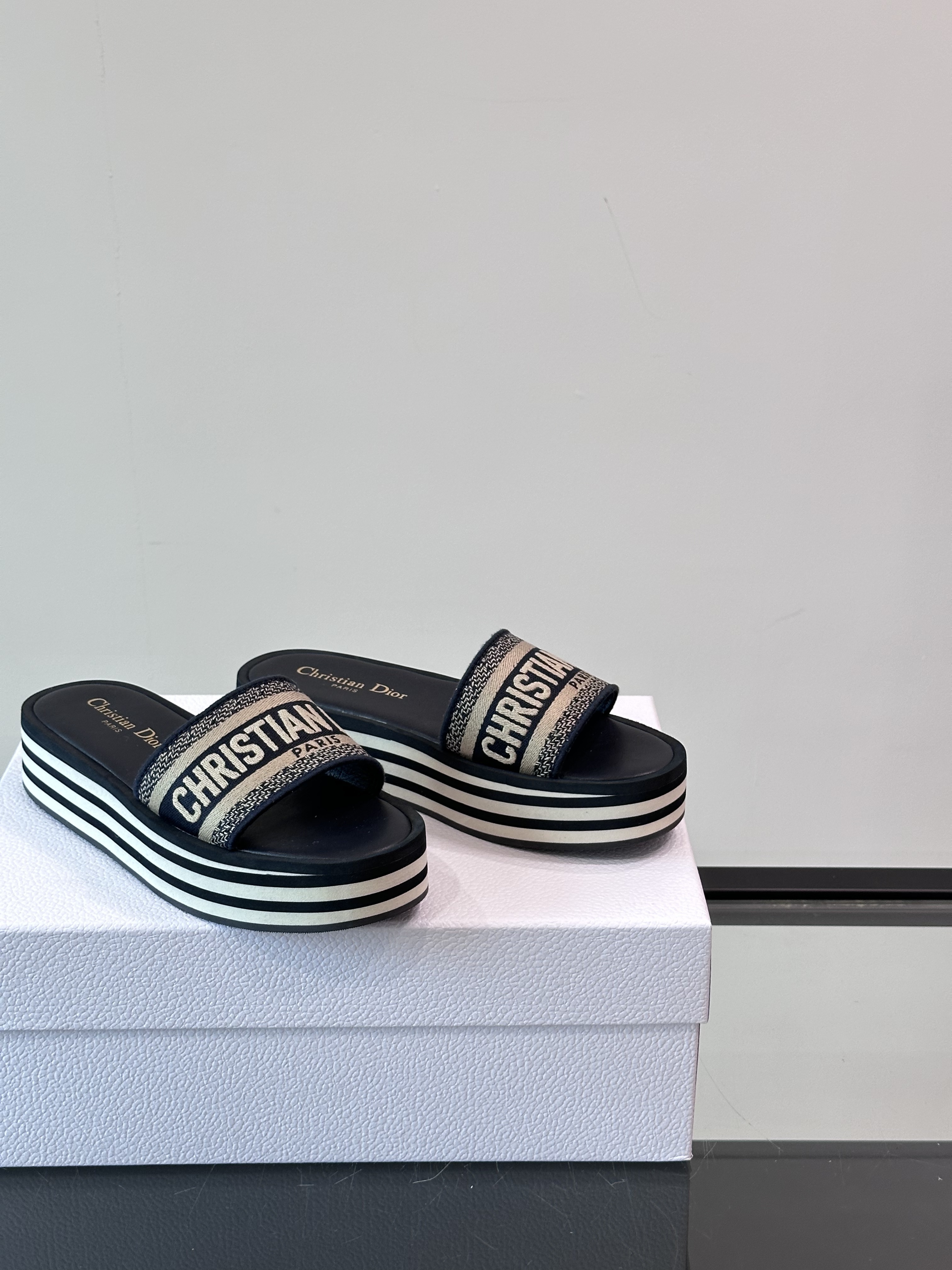 Bagsaaa D10r Dway Platform Slide Deep Blue Embroidered Cotton