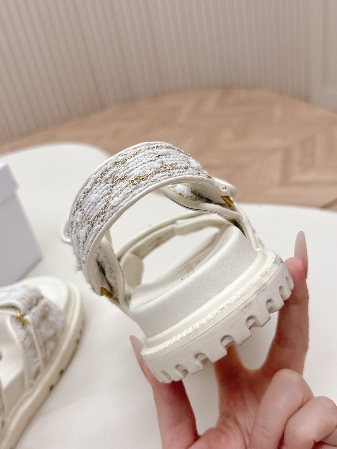 Bagsaaa D10r Or D10ract Sandal White and Gold-Tone Cannage Tweed