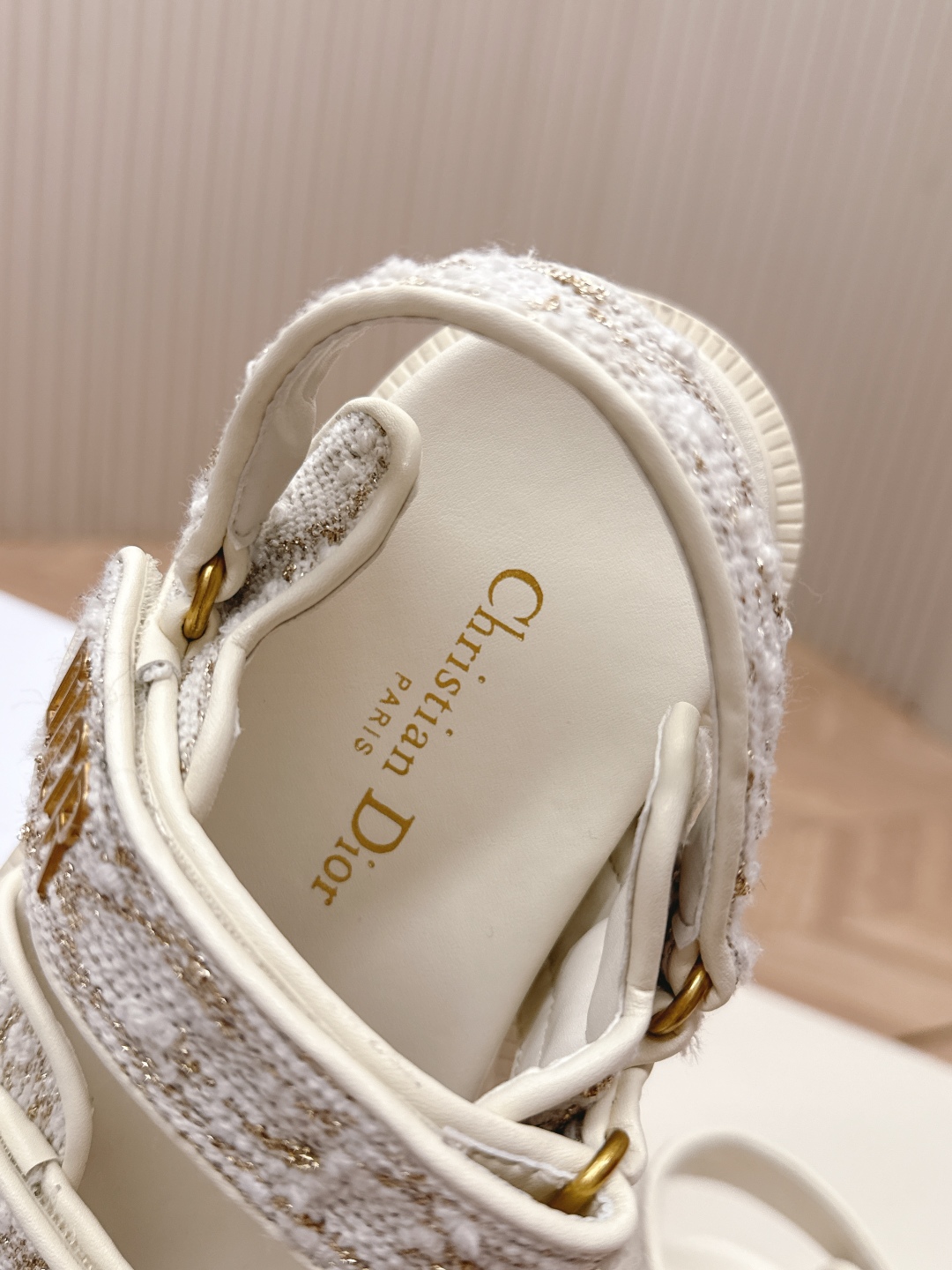 Bagsaaa D10r Or D10ract Sandal White and Gold-Tone Cannage Tweed