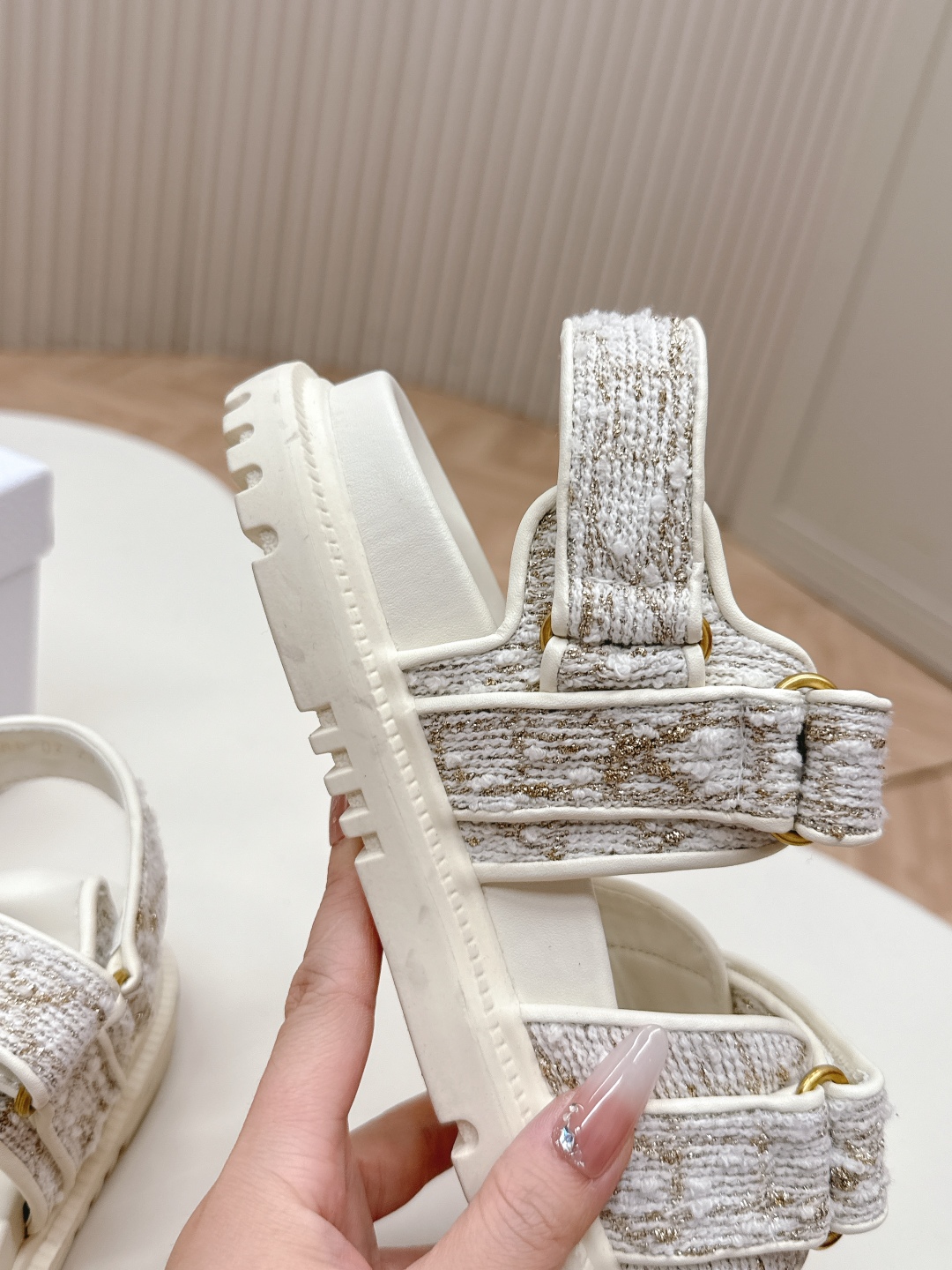 Bagsaaa D10r Or D10ract Sandal White and Gold-Tone Cannage Tweed