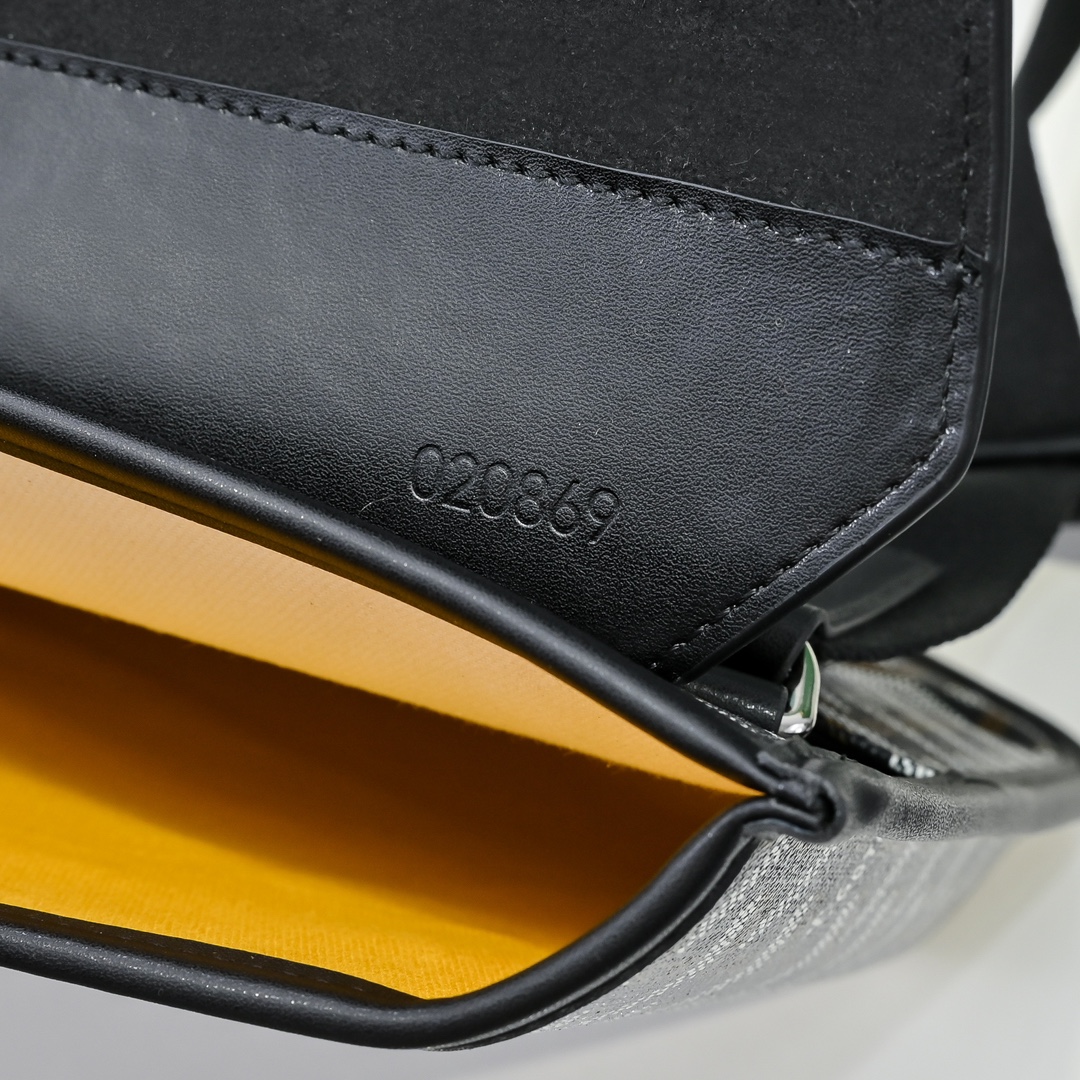 Bagsaaa G09ard Coursier Messenger bag black - 32 cm