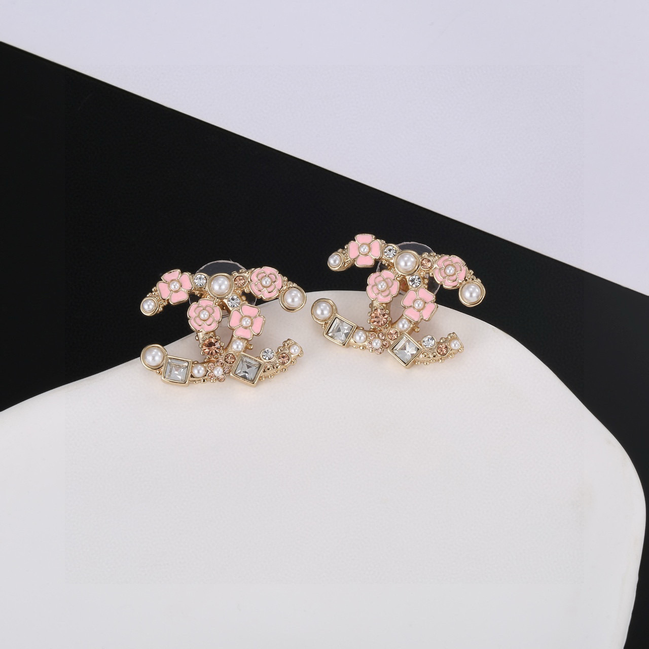 Bagsaaa Ch**el Earrings 13
