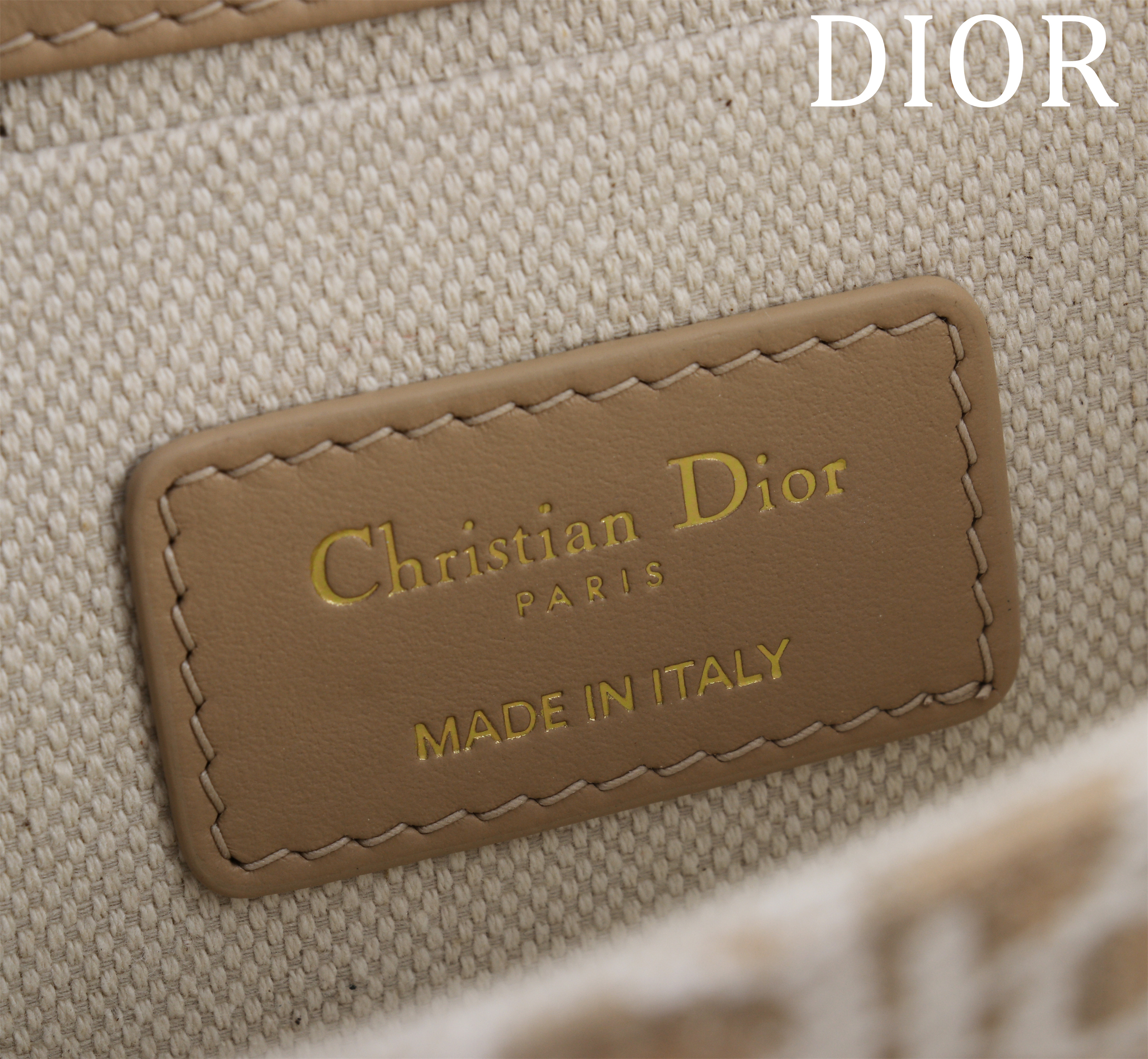 Bagsaaa D10r 30 Montaigne East-West Bag with Chain D10r Oblique Jacquard and Natural Smooth Calfskin - 21cm