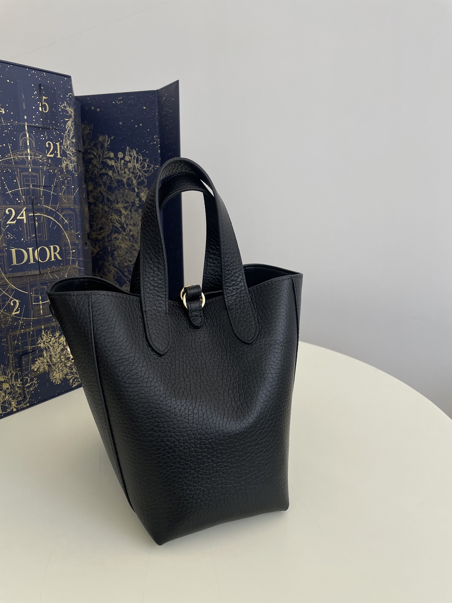 Bagsaaa D10r Small Signature Bucket Bag Black Grained Calfskin - 21cm