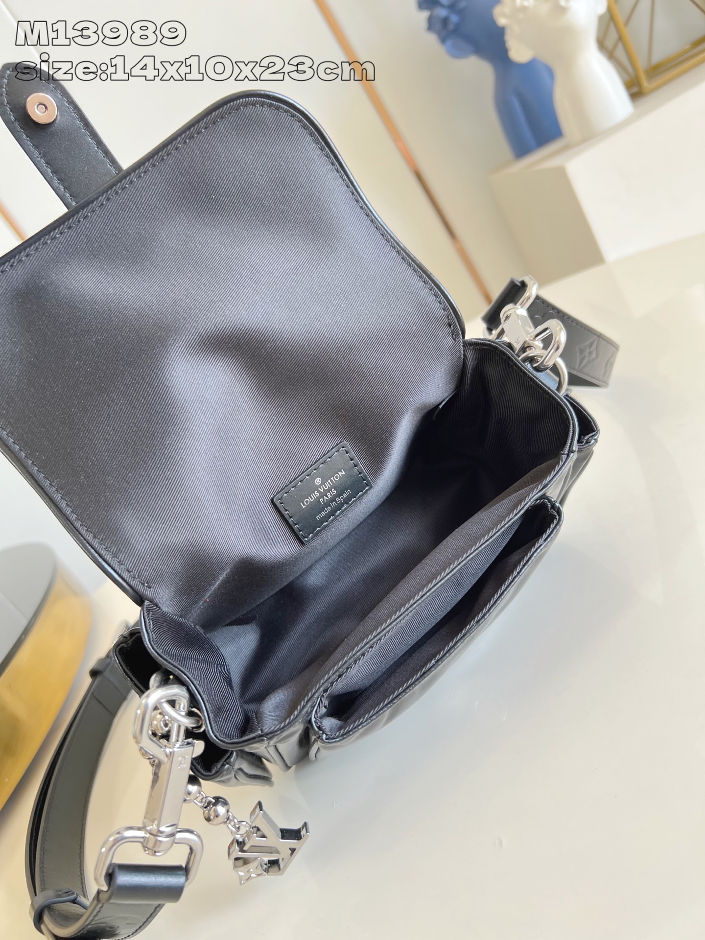 Bagsaaa LV M13989 Cargo Wearable Wallet Black - 23cm