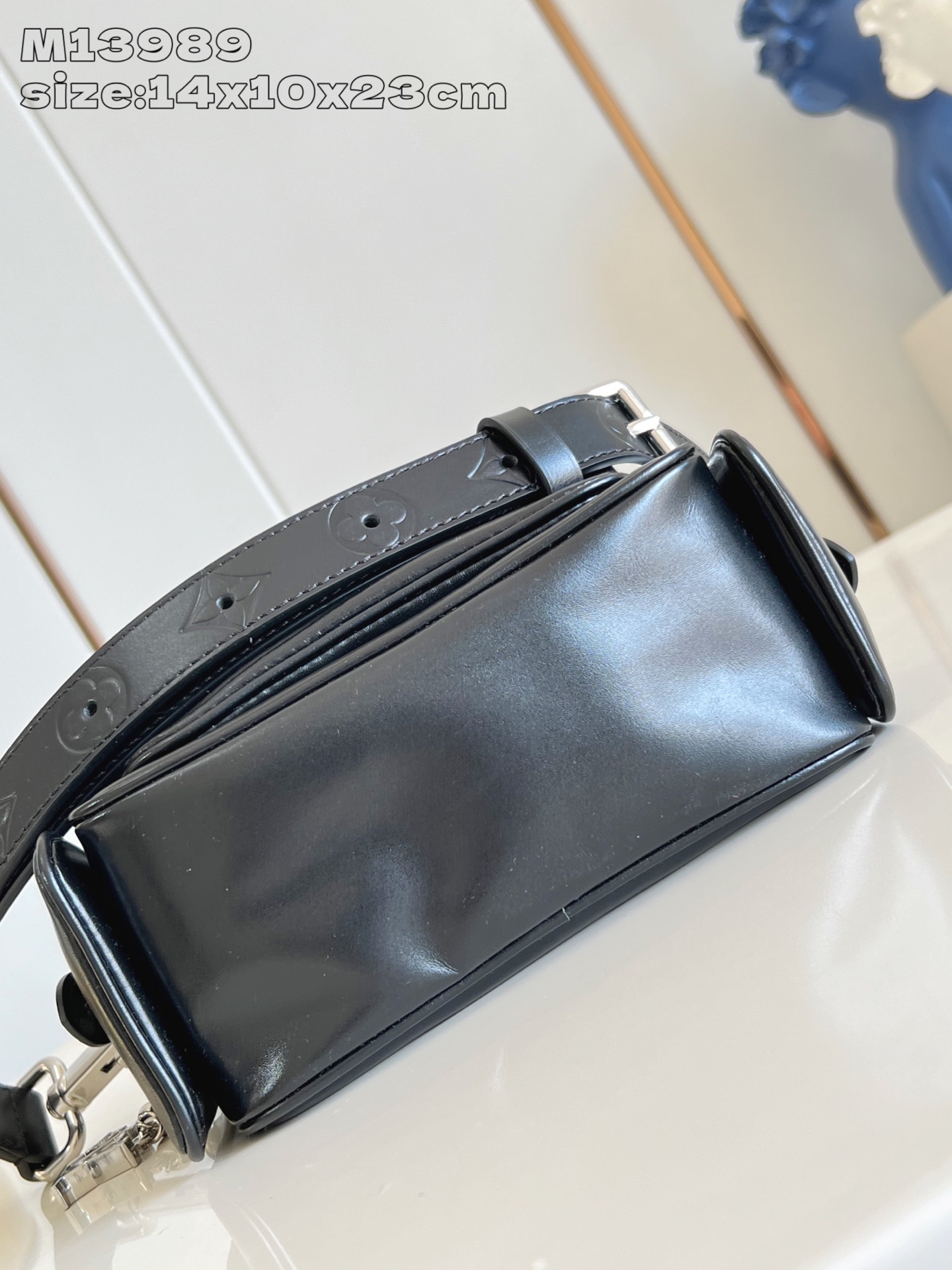 Bagsaaa LV M13989 Cargo Wearable Wallet Black - 23cm