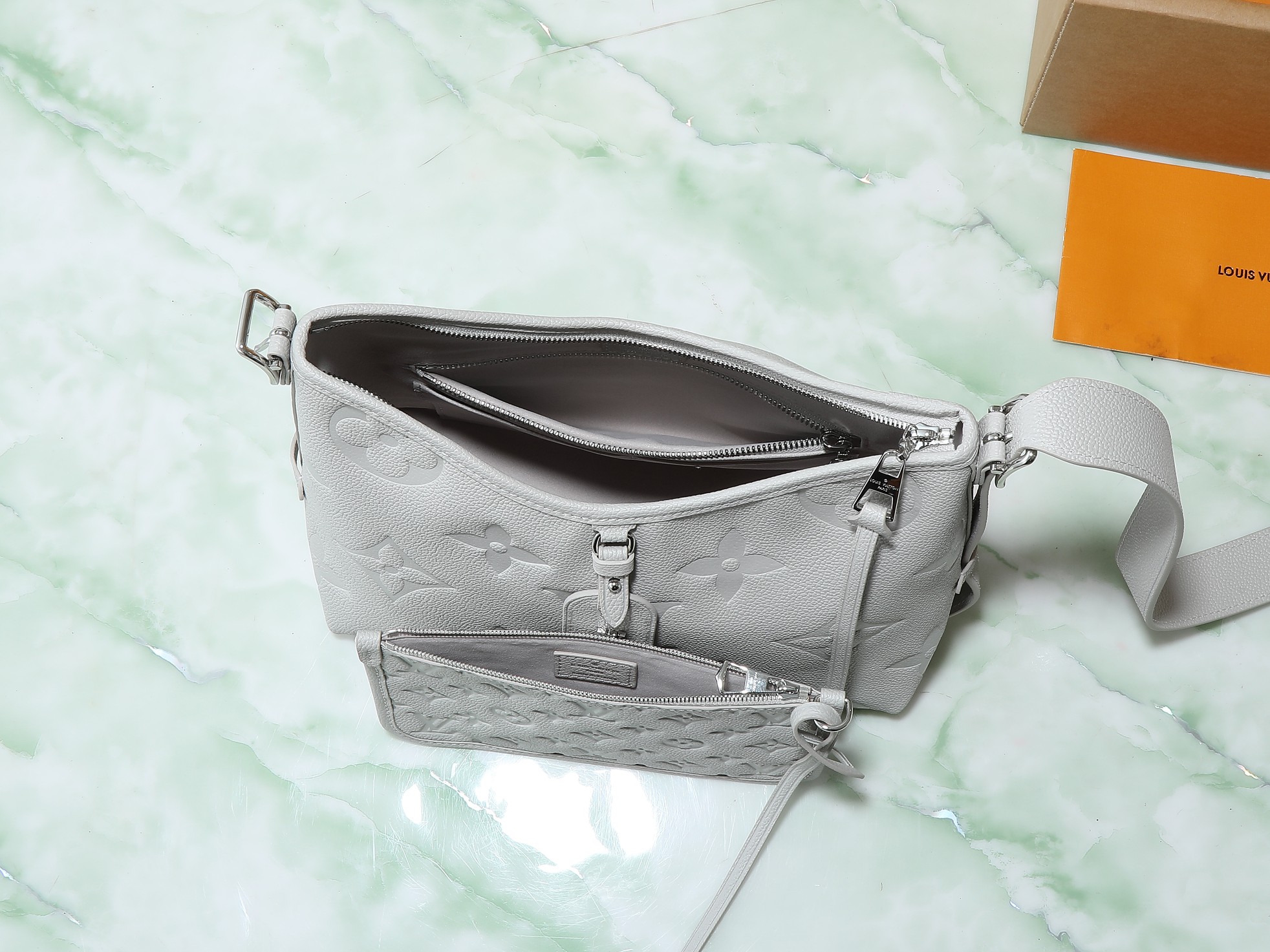 Bagsaaa LV M12917 CarryAll PM Gray - 29.5cm