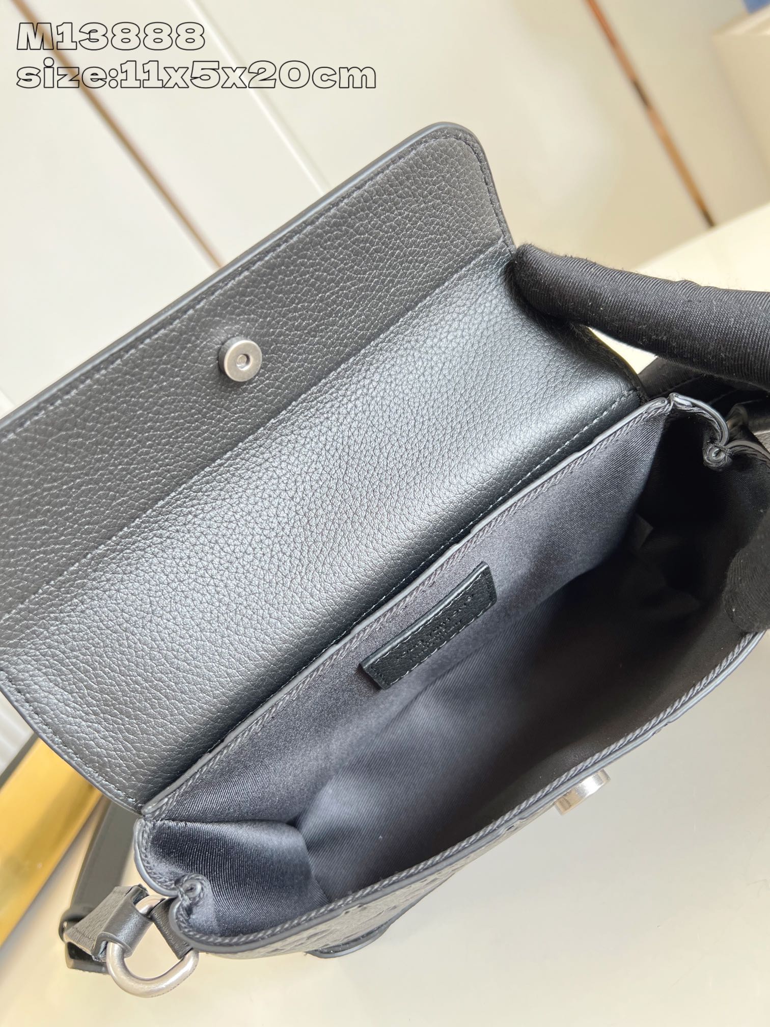 Bagsaaa LV M13888 Steamer East West Wearable Wallet Black - 20cm