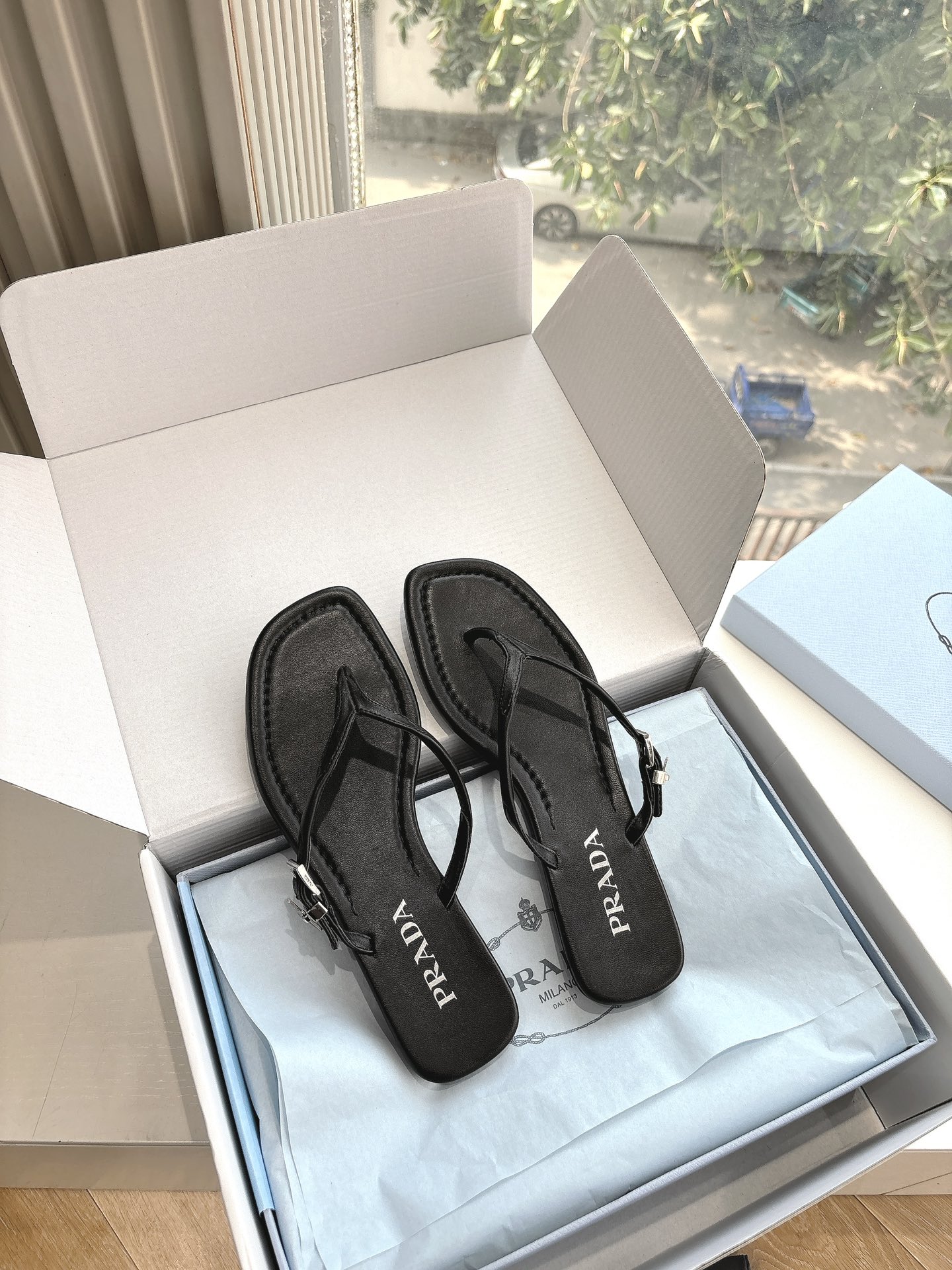 Bagsaaa Pra*a Leather thong sandals black