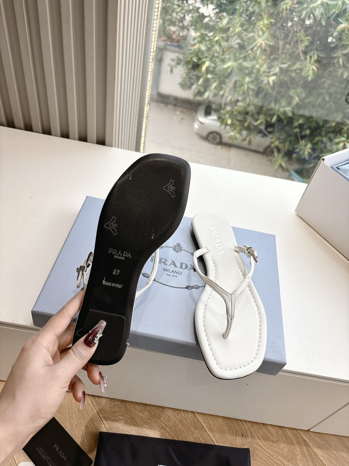 Bagsaaa Pra*a Leather thong sandals white