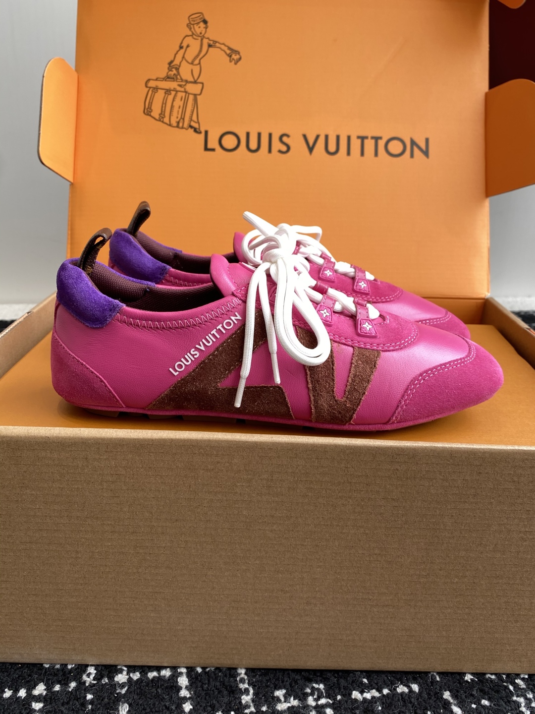 Bagsaaa LV Sneakerina Fuchsia Pink