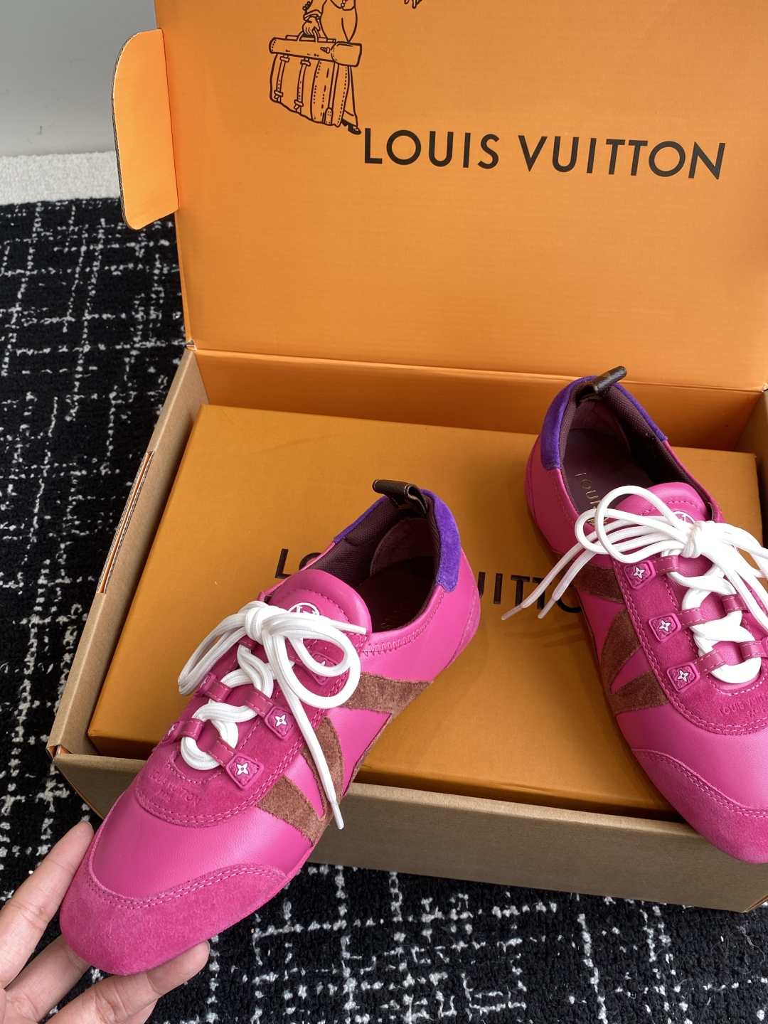 Bagsaaa LV Sneakerina Fuchsia Pink