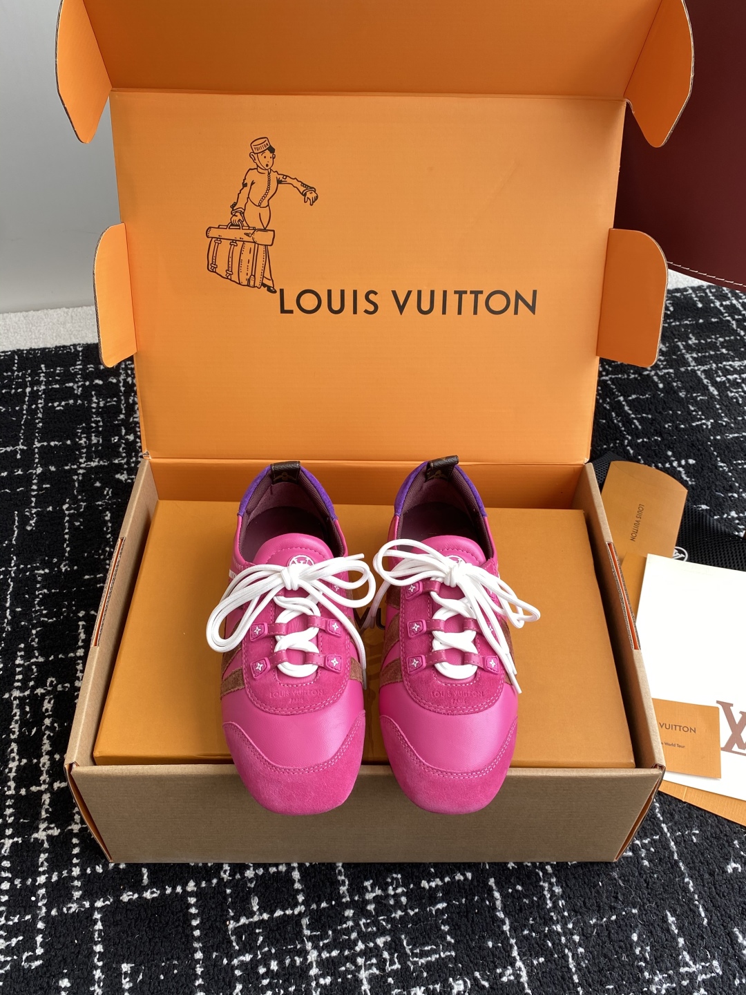 Bagsaaa LV Sneakerina Fuchsia Pink