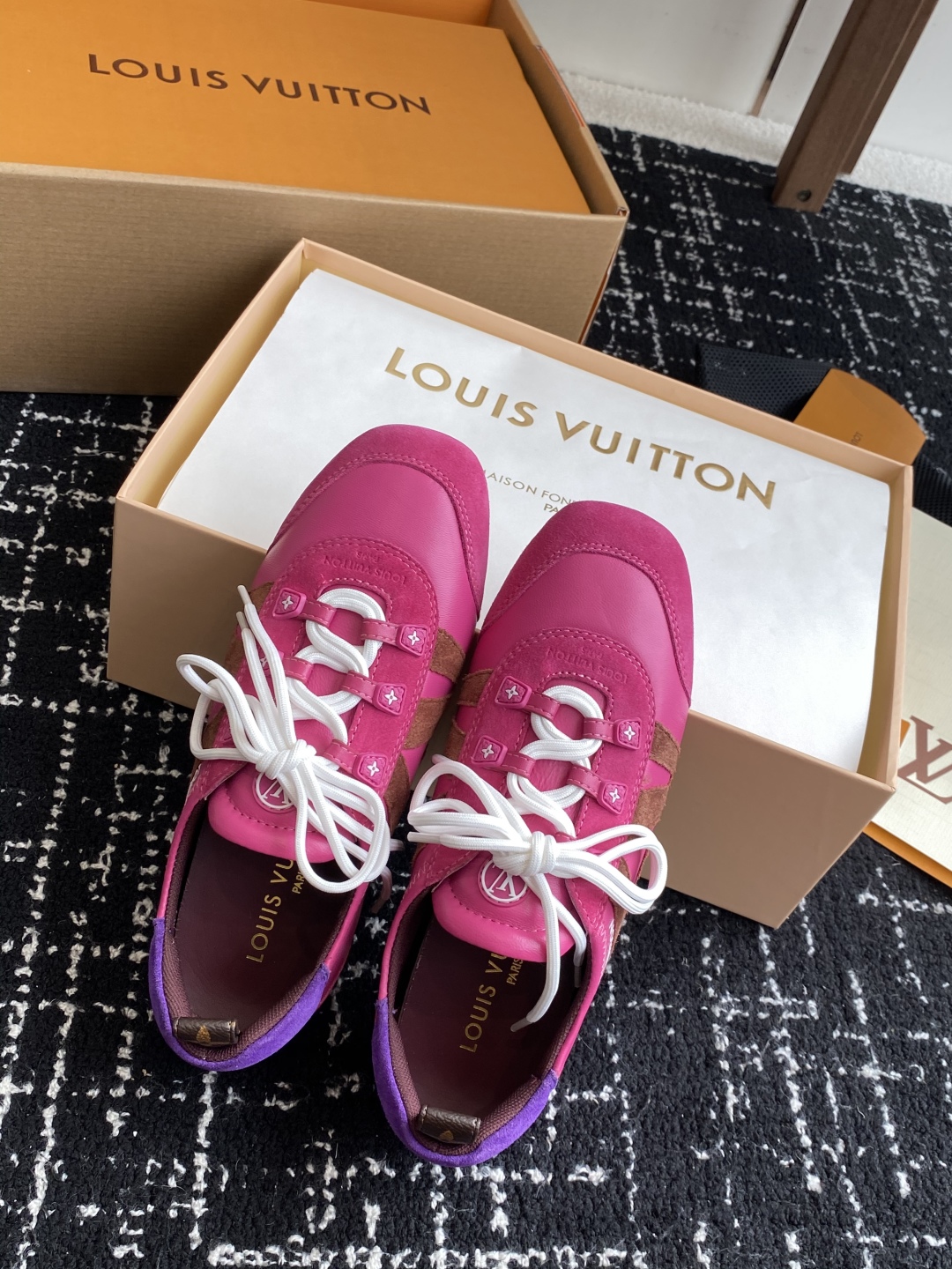 Bagsaaa LV Sneakerina Fuchsia Pink