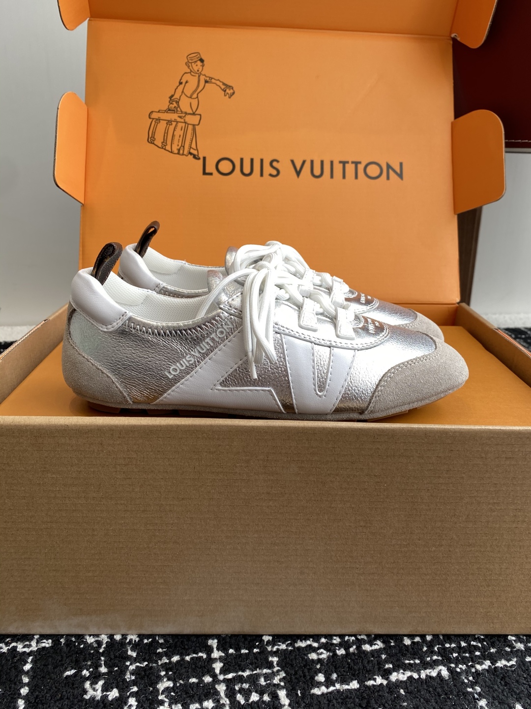 Bagsaaa LV Sneakerina Silver