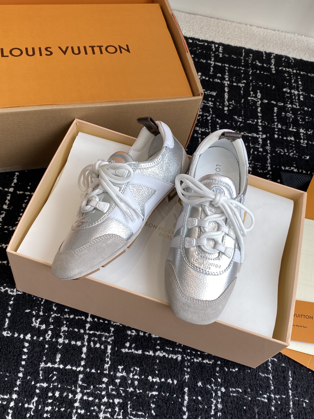 Bagsaaa LV Sneakerina Silver