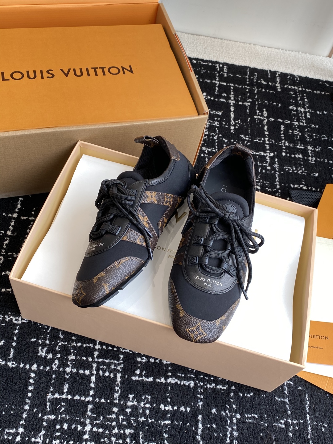 Bagsaaa LV Sneakerina Black