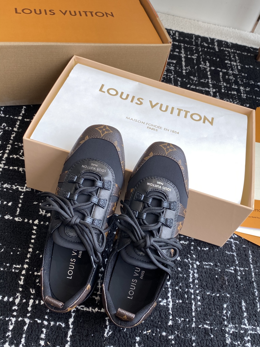 Bagsaaa LV Sneakerina Black