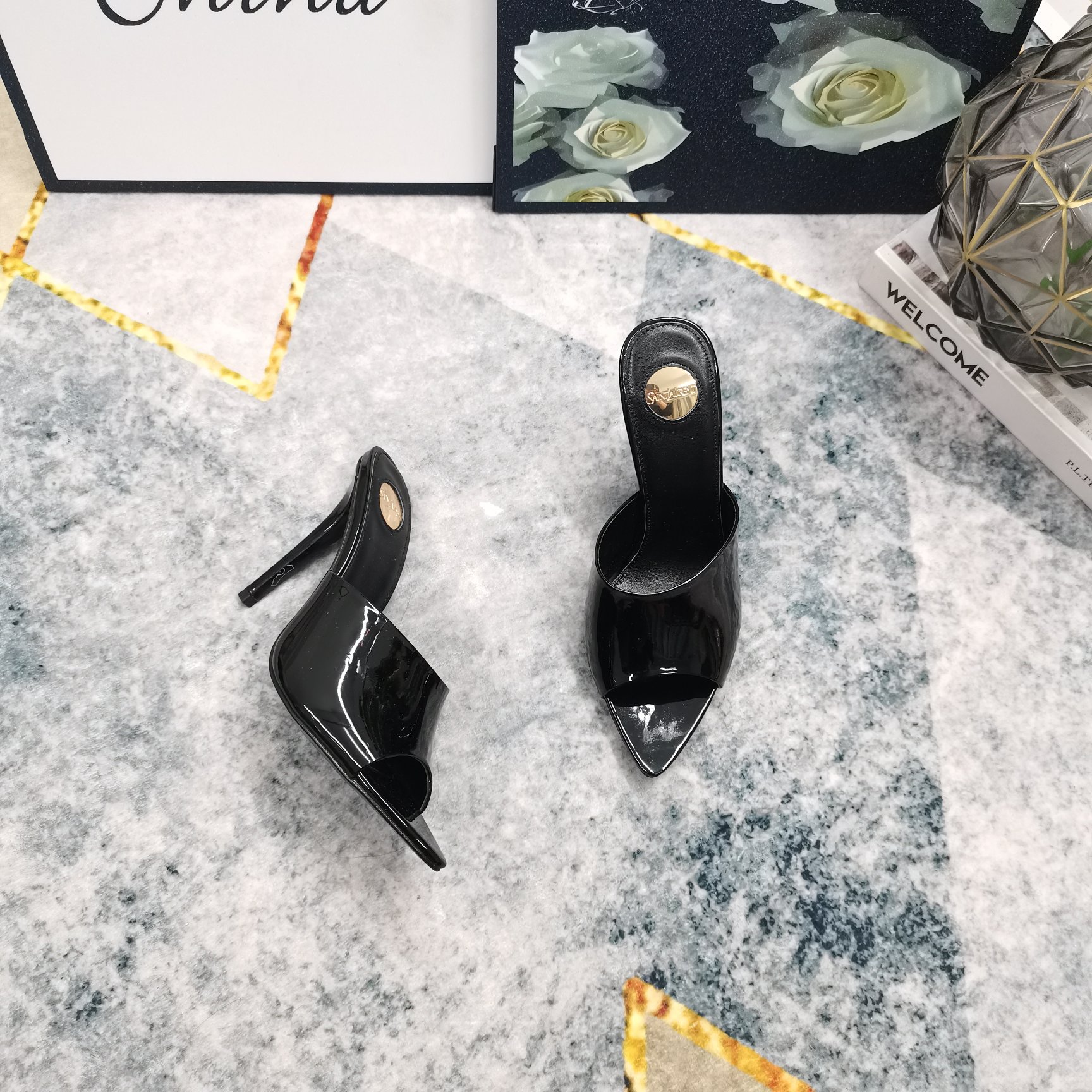 Bagsaaa Y51 Sa1nt Lau*nt Romy patent leather mules black