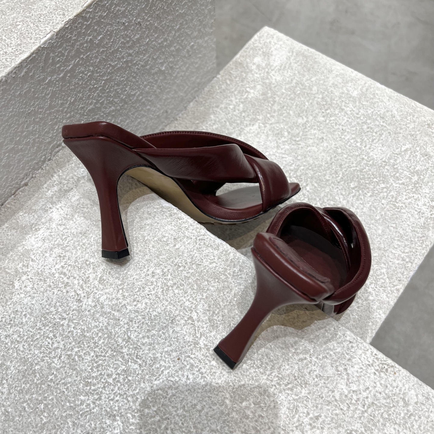 Bagsaaa B0tt*ga Ven*ta Riva Mule 827612 dark red