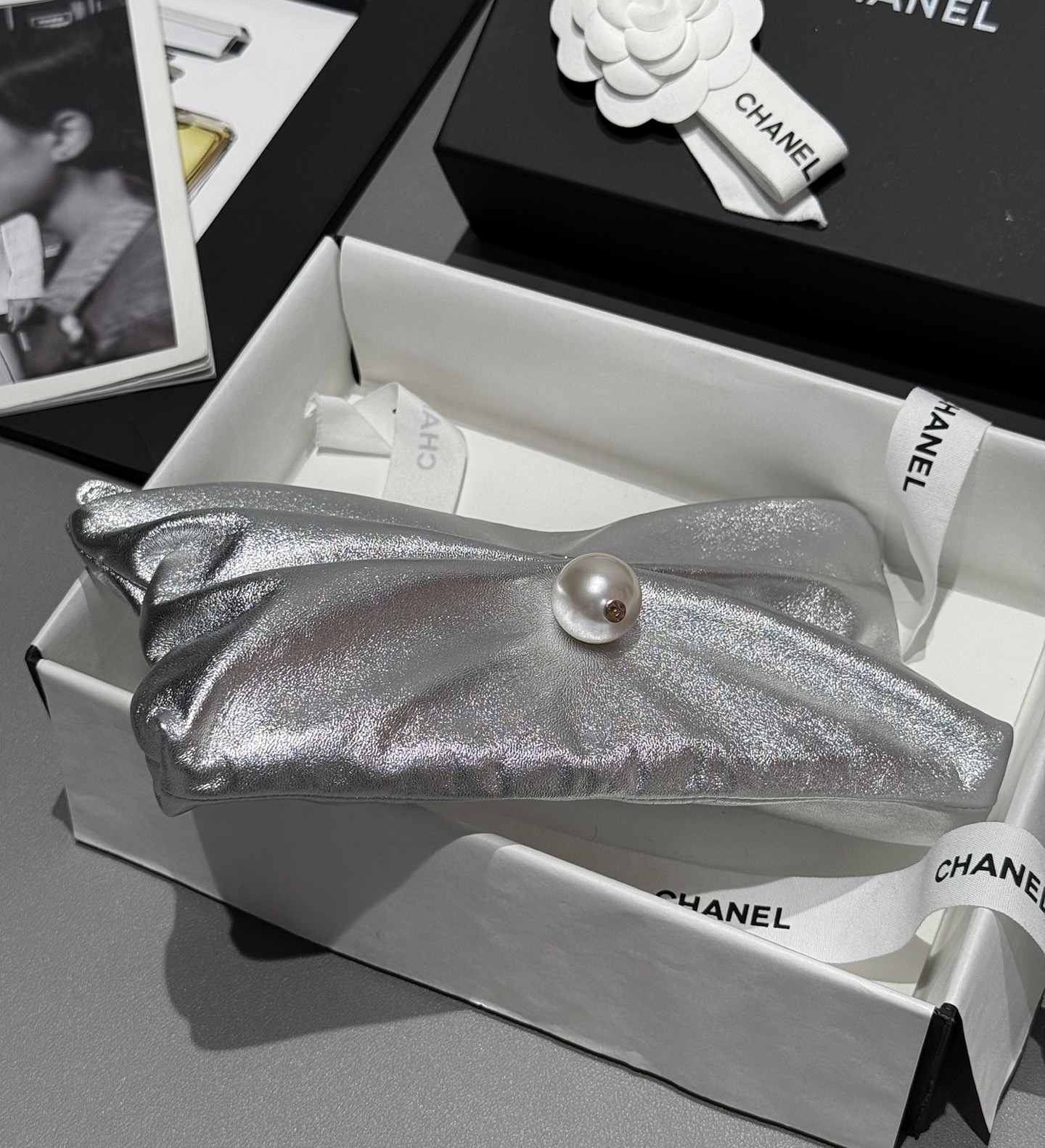Bagsaaa Ch**el Clutch With Chain AP4613 Silver - 24cm