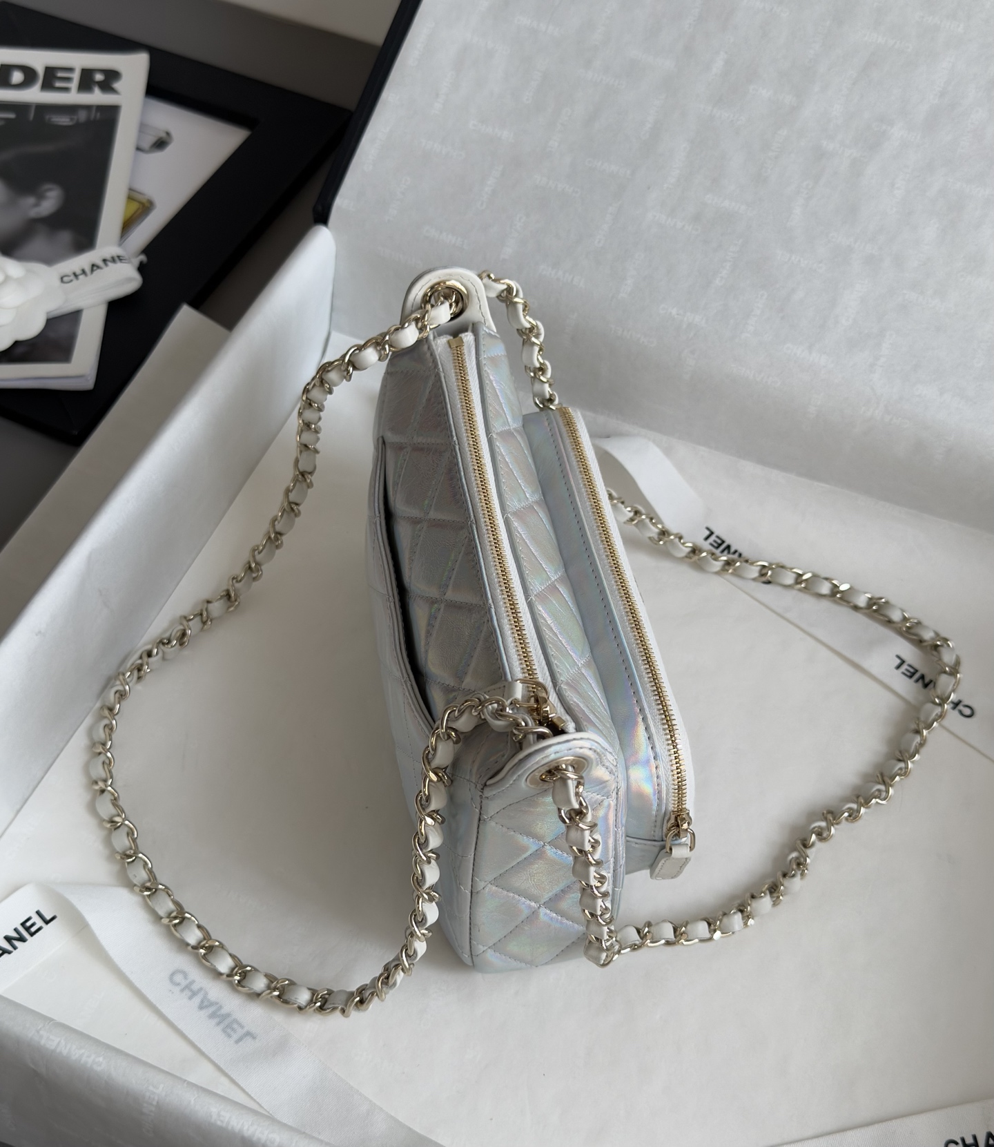 Bagsaaa Ch**el Clutch With Chain Iridescent Metallic Lambskin AP4349 - 21cm
