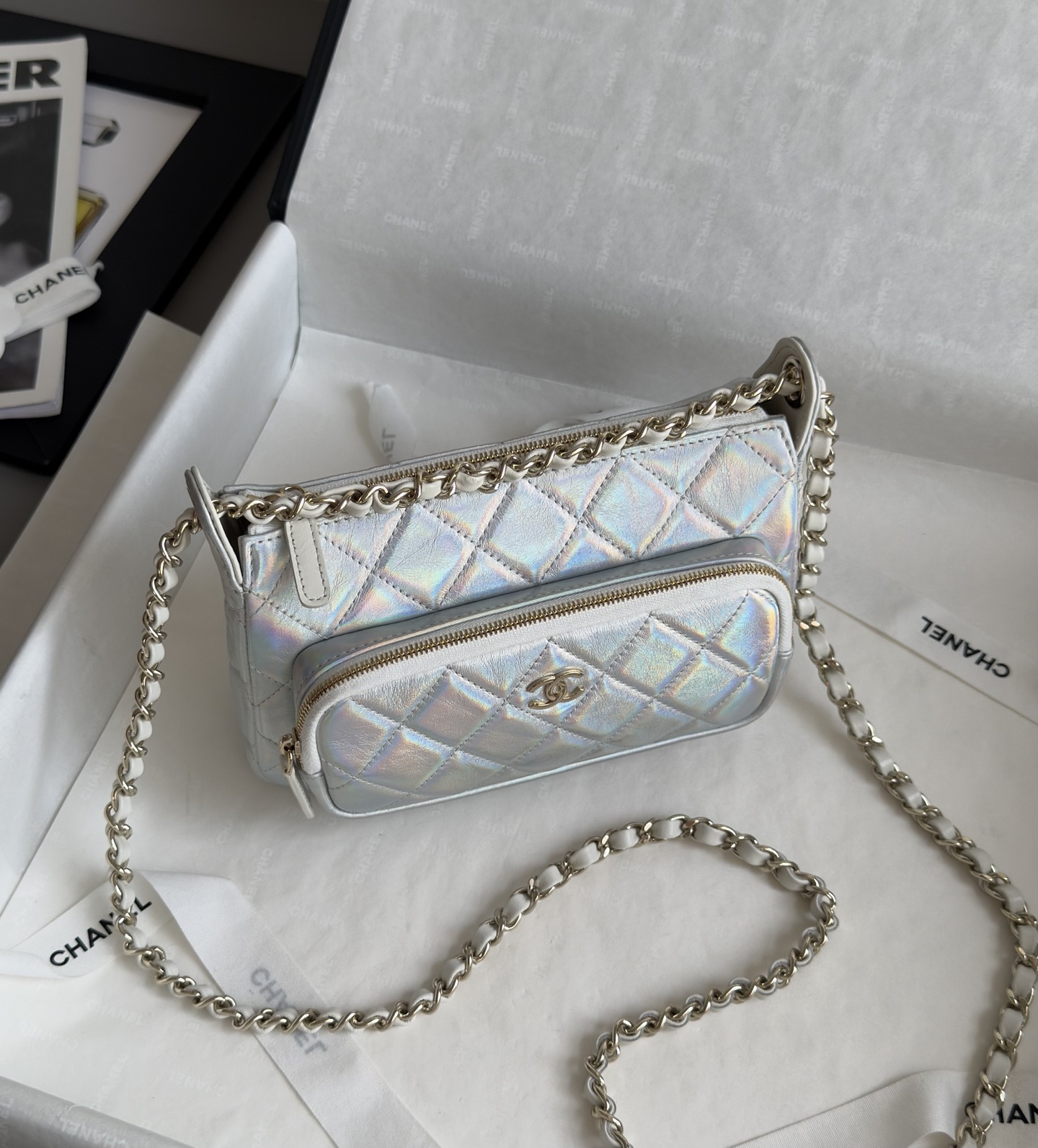 Bagsaaa Ch**el Clutch With Chain Iridescent Metallic Lambskin AP4349 - 21cm