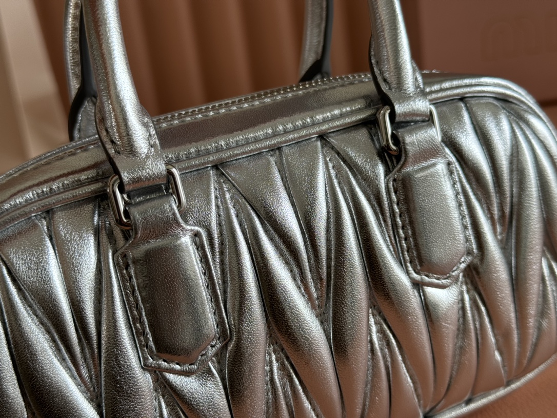 Bagsaaa Miu Miu Arcadie matelassé nappa leather mini-bag 5BP088 silver - 19cm