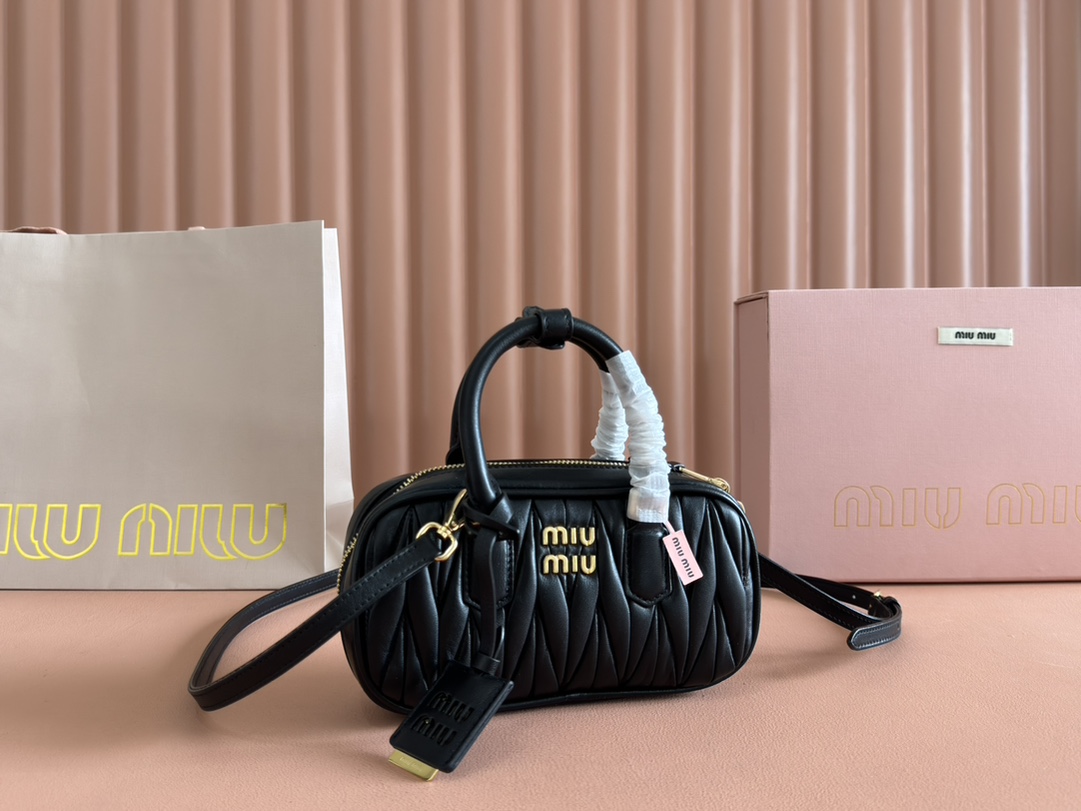 Bagsaaa Miu Miu Arcadie matelassé nappa leather mini-bag 5BP088 black - 19cm