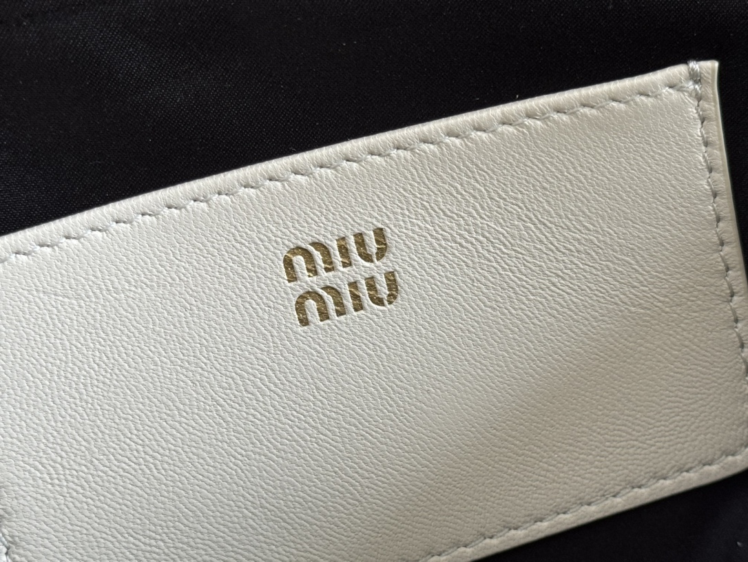 Bagsaaa Miu Miu Arcadie matelassé nappa leather mini-bag 5BP088 white - 19cm