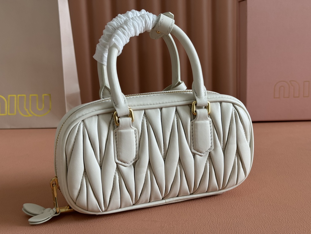 Bagsaaa Miu Miu Arcadie matelassé nappa leather mini-bag 5BP088 white - 19cm
