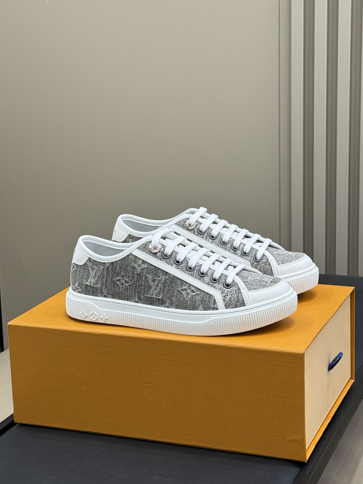Bagsaaa LV Lagoon Sneaker Gray Monogram denim
