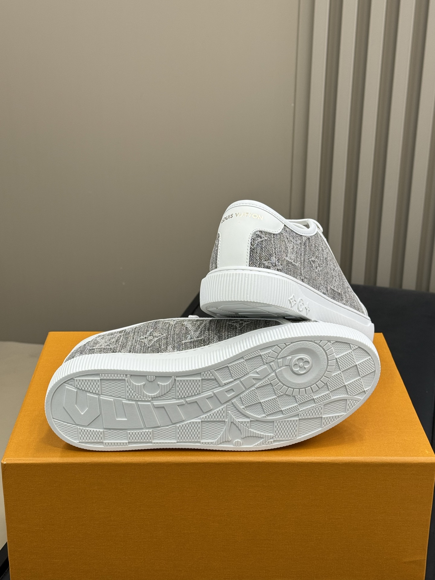 Bagsaaa LV Lagoon Sneaker Gray Monogram denim