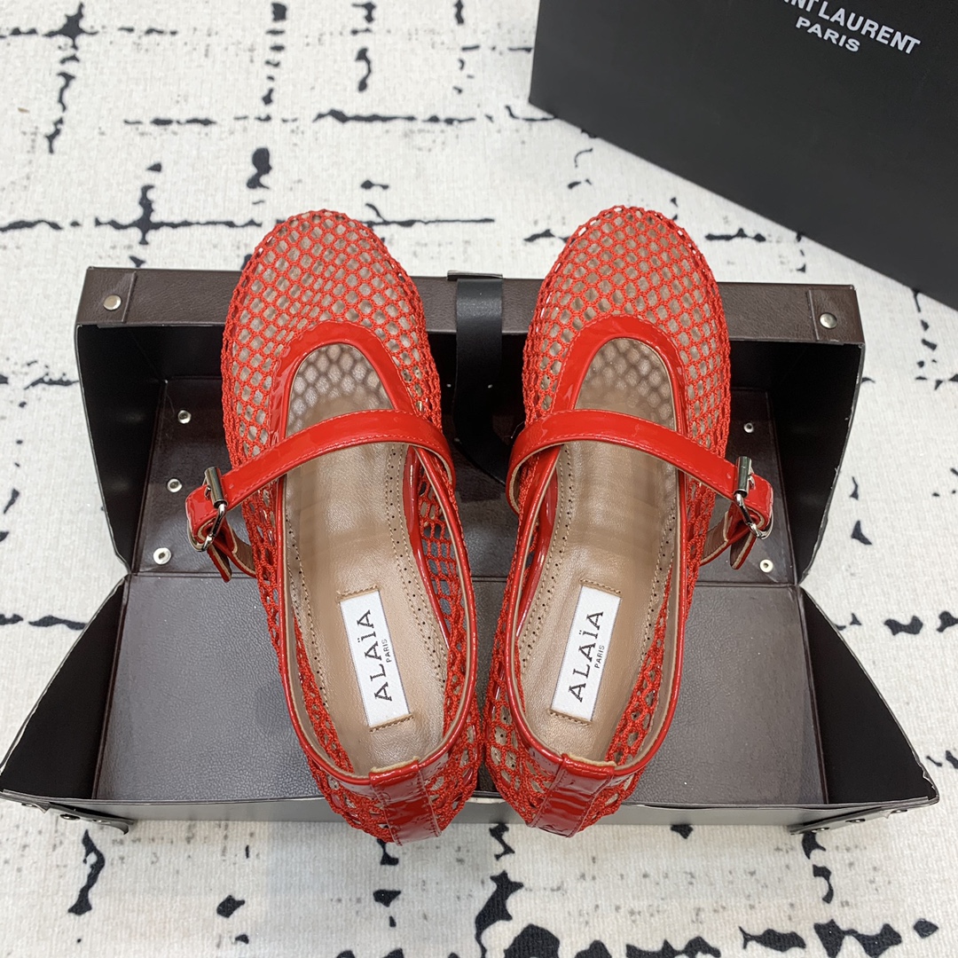 Bagsaaa Alaïa Ballet Flats In Fishnet Red
