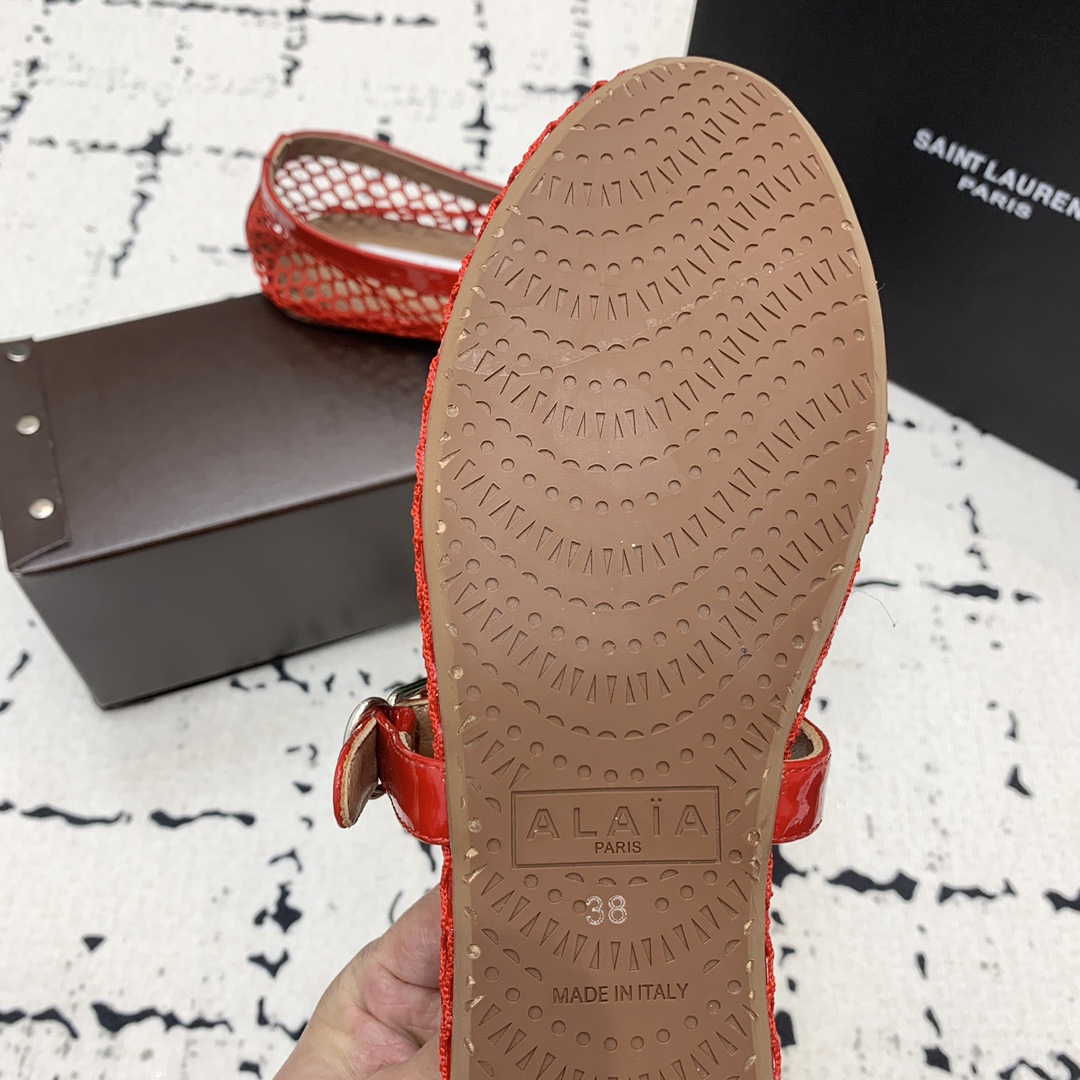 Bagsaaa Alaïa Ballet Flats In Fishnet Red