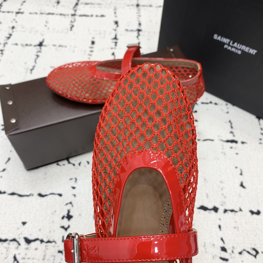 Bagsaaa Alaïa Ballet Flats In Fishnet Red