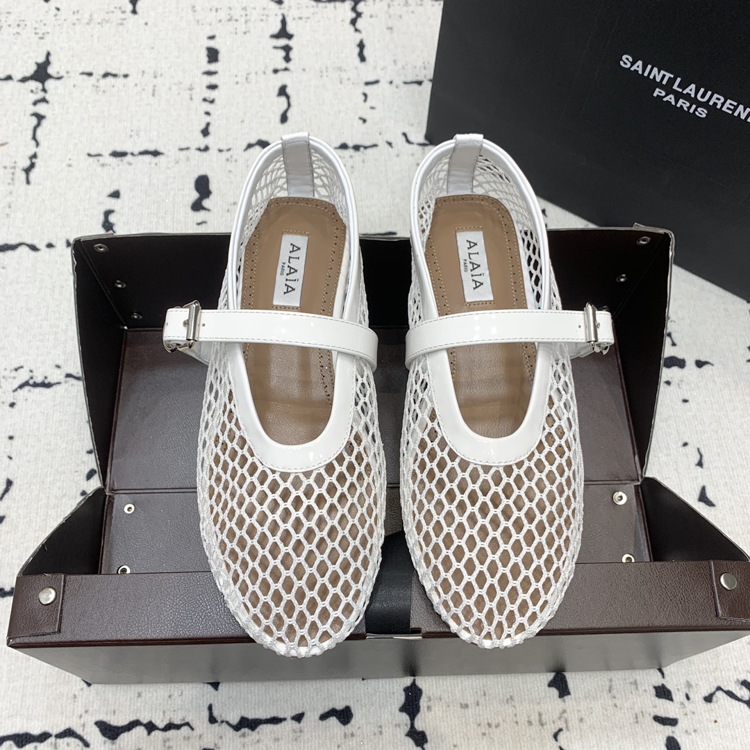 Bagsaaa Alaïa Ballet Flats In Fishnet White