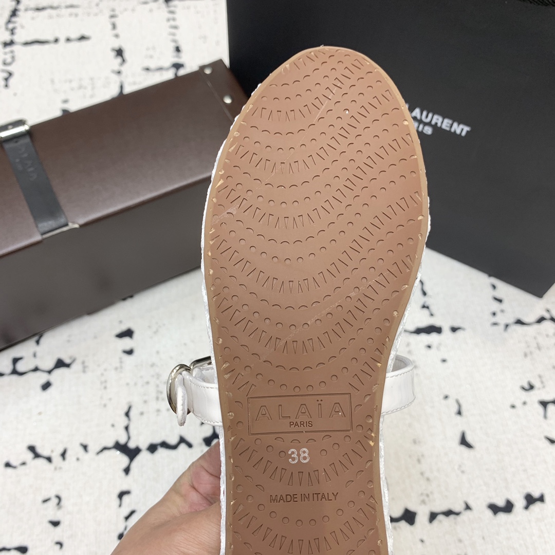 Bagsaaa Alaïa Ballet Flats In Fishnet White