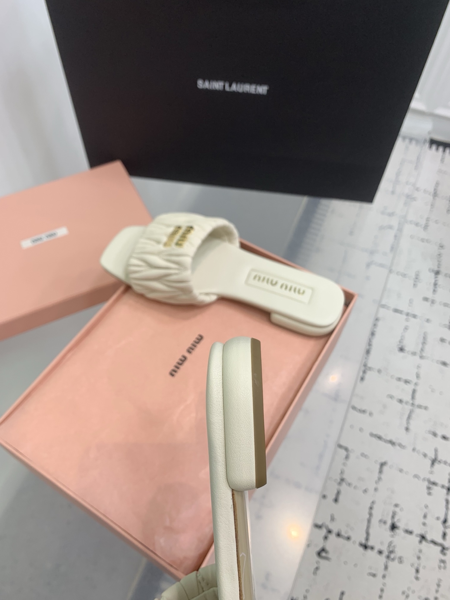 Bagsaaa Miu Miu Matelassé nappa leather slides white