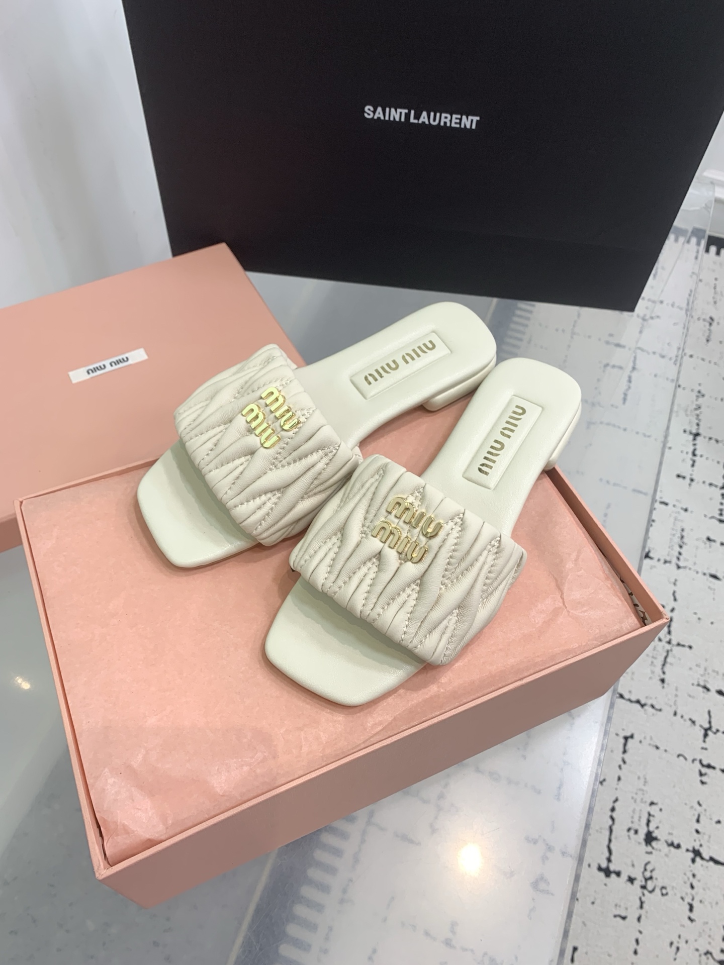 Bagsaaa Miu Miu Matelassé nappa leather slides white
